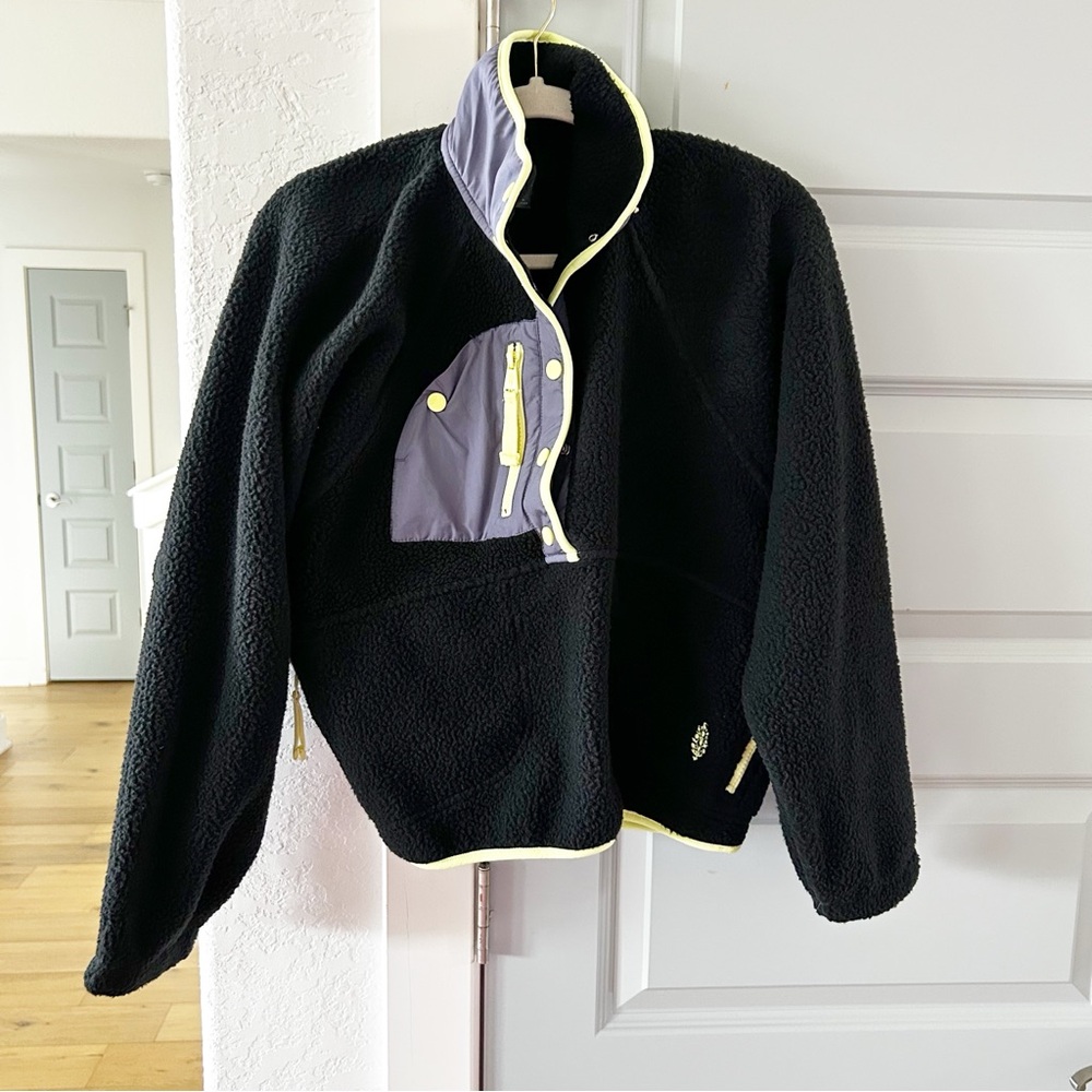 NWT Free People Hit The Slopes Fleece Jacket Black Graphite Combo - Picture 3 of 5